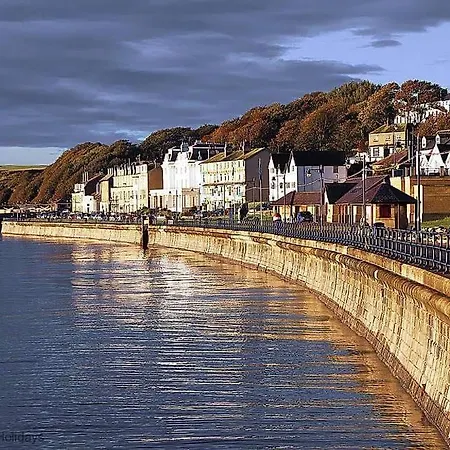 Wren - Part Of The The Bay Filey Village With Pool, Gym And Direct Access, Pub, Restaurant, Tennis And Meadows Walks Reighton