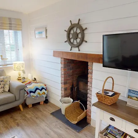 Wren - Part Of The The Bay Filey Village With Pool, Gym And Direct Access, Pub, Restaurant, Tennis And Meadows Walks Reighton