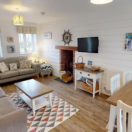 Wren - Part Of The The Bay Filey Village With Pool, Gym And Direct Access, Pub, Restaurant, Tennis And Meadows Walks