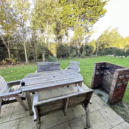 Wren - Part Of The The Bay Filey Village With Pool, Gym And Direct Access, Pub, Restaurant, Tennis And Meadows Walks *